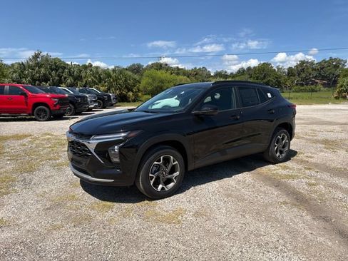 New 2026 Chevrolet Trax LT w/ LT Convenience Package FWD image 2