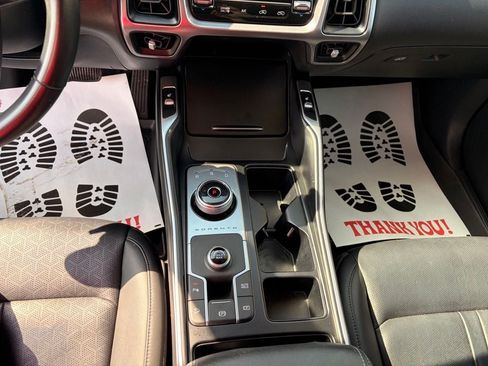 Used 2022 Kia Sorento EX w/ Panoramic Sunroof Package FWD image 17