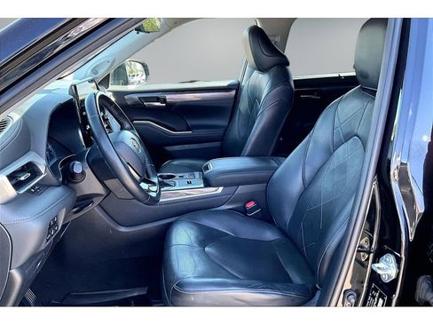 Used 2021 Toyota Highlander Platinum AWD/4WD image 21