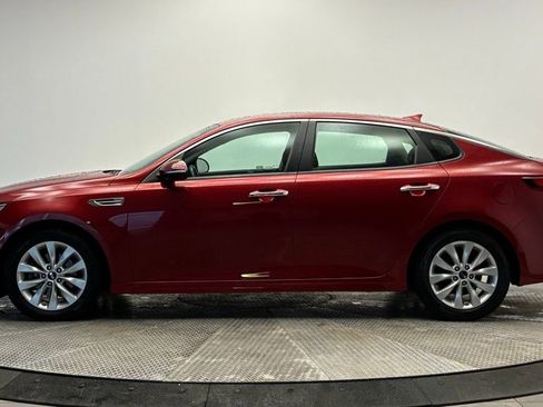 Used 2018 Kia Optima S FWD image 2