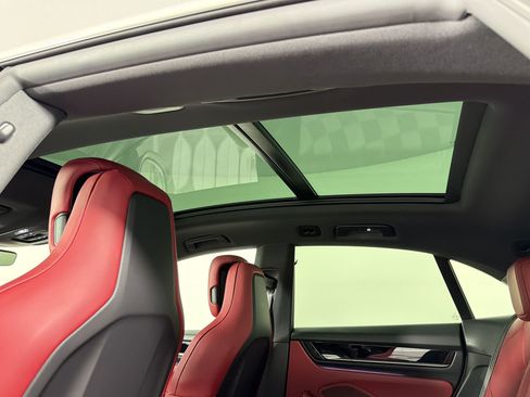 New 2026 Porsche Macan Electric RWD image 19