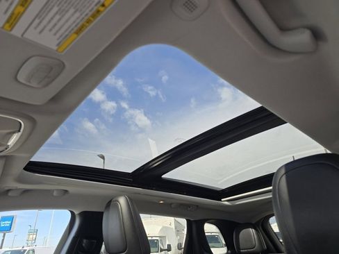 Used 2022 Jeep Cherokee Limited image 3