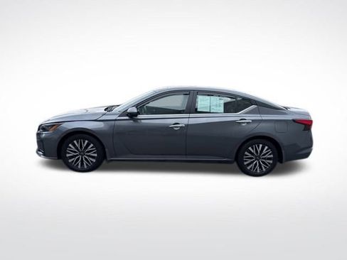 Used 2024 Nissan Altima 2.5 SV w/ SV Premium Package image 4