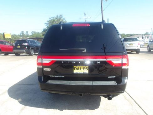 Used 2016 Lincoln Navigator Select RWD image 12