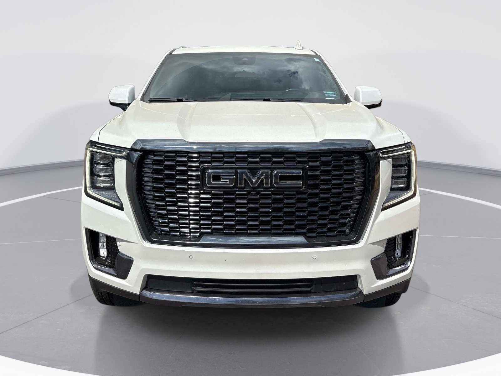 Used 2023 GMC Yukon XL Denali Ultimate AWD/4WD image 2