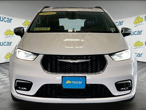 Used 2023 Chrysler Pacifica Limited image 2