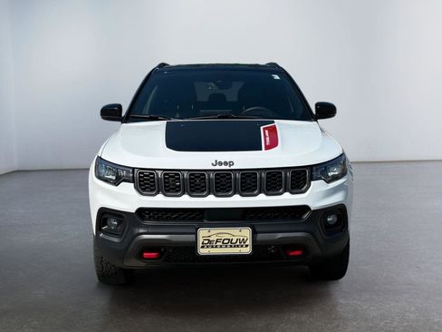 Used 2025 Jeep Compass Trailhawk AWD/4WD image 8