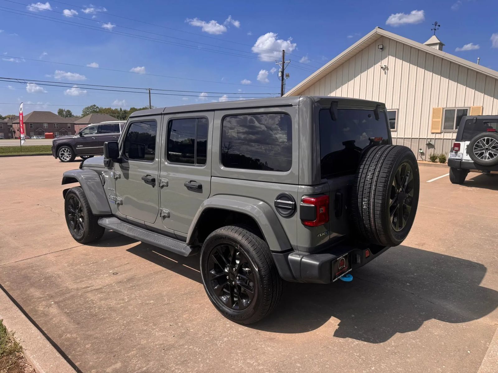 Used 2021 Jeep Wrangler Unlimited Sahara w/ Cold Weather Group AWD/4WD image 3