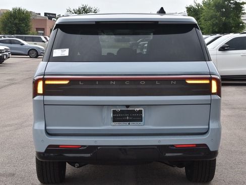 New 2026 Lincoln Navigator Reserve w/ Jet Appearance Package AWD/4WD image 8