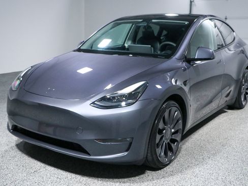 Used 2023 Tesla Model Y Performance AWD/4WD image 26