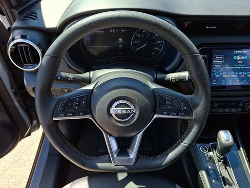 Used 2023 Nissan Kicks SR w/ SR Premium Package FWD image 18