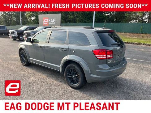Used 2020 Dodge Journey SE w/ SE Popular Equipment Group FWD image 3