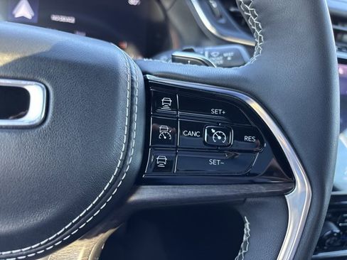 Used 2024 Jeep Grand Cherokee Overland image 30