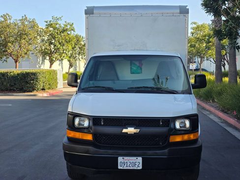 Used 2017 Chevrolet Express 3500 RWD image 3