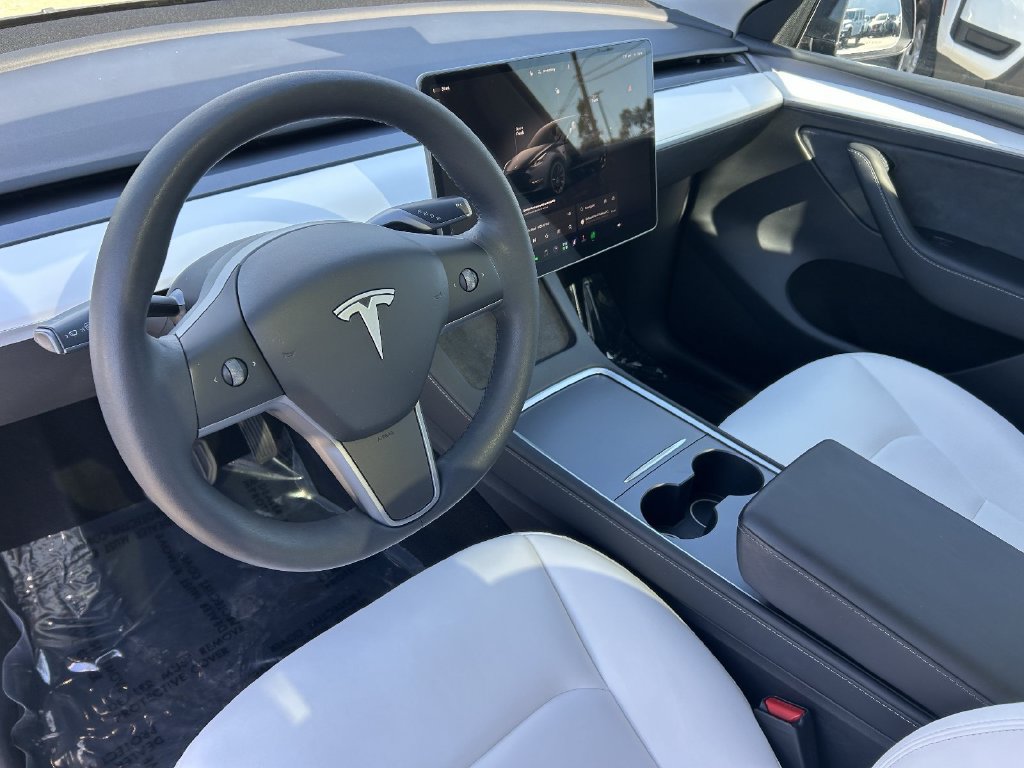 Used 2024 Tesla Model Y Long Range RWD image 24