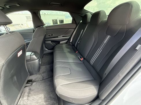 Used 2025 Hyundai Elantra SEL FWD image 24