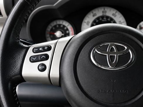 Used 2013 Toyota FJ Cruiser 4WD w/ Upgrade Pkg image 13
