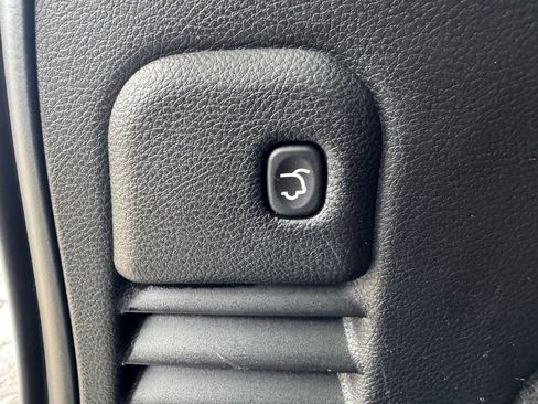 Used 2019 Jeep Grand Cherokee Limited image 36