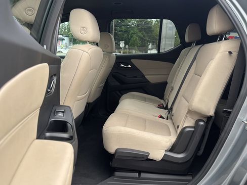 Used 2023 Chevrolet Traverse LS image 21