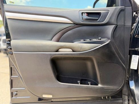Used 2019 Toyota Highlander LE FWD image 12