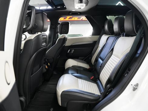 Used 2022 Land Rover Discovery HSE R-Dynamic AWD/4WD image 15