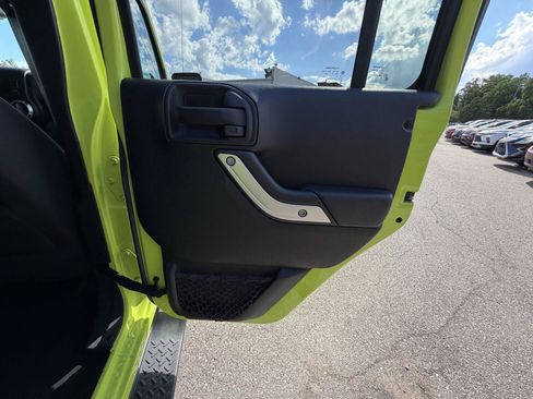Used 2016 Jeep Wrangler Unlimited Rubicon AWD/4WD image 30
