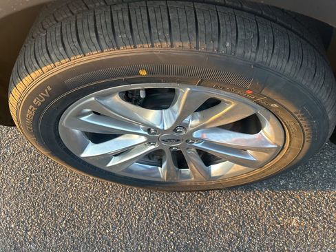 Used 2019 Ford Explorer Limited w/ Class II Trailer Tow Package image 9