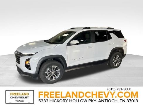 Used 2025 Chevrolet Equinox LT w/ Convenience Package II image 3