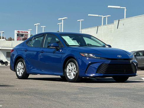 Used 2025 Toyota Camry LE FWD image 8