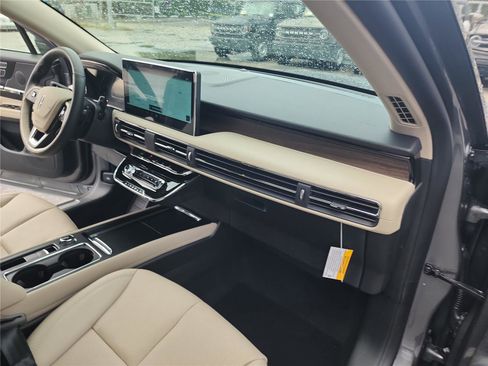 New 2026 Lincoln Corsair Reserve image 24