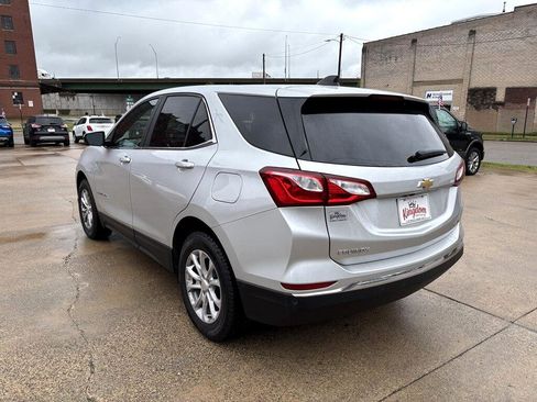 Used 2021 Chevrolet Equinox LT w/ Driver Convenience Package image 5