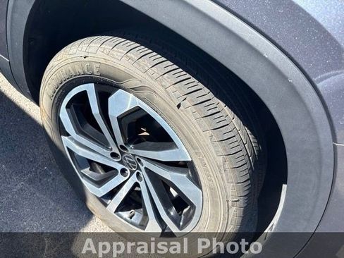 Used 2022 Volkswagen Atlas SEL AWD/4WD image 3