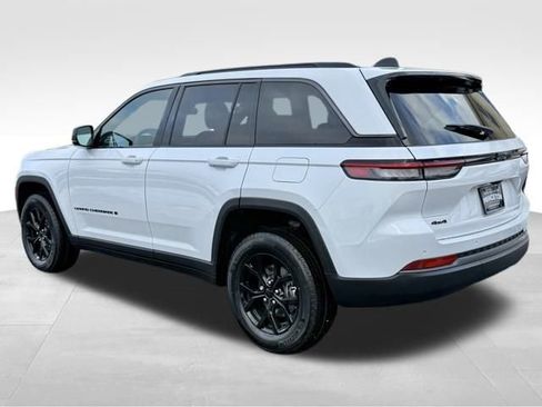 New 2026 Jeep Grand Cherokee Laredo image 5