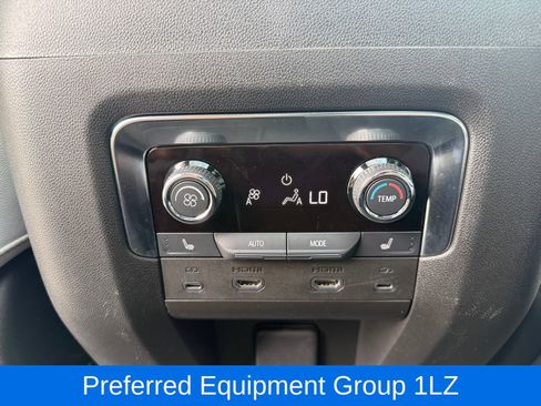 Used 2025 Chevrolet Suburban Premier AWD/4WD image 32