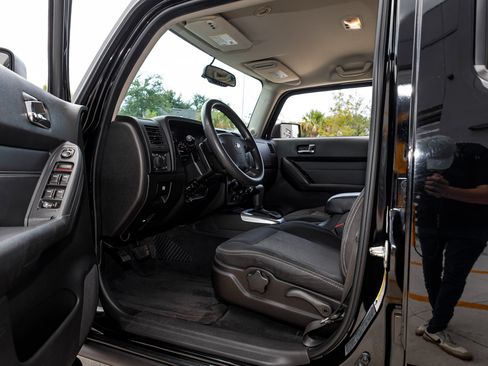 Used 2010 HUMMER H3T Adventure image 45