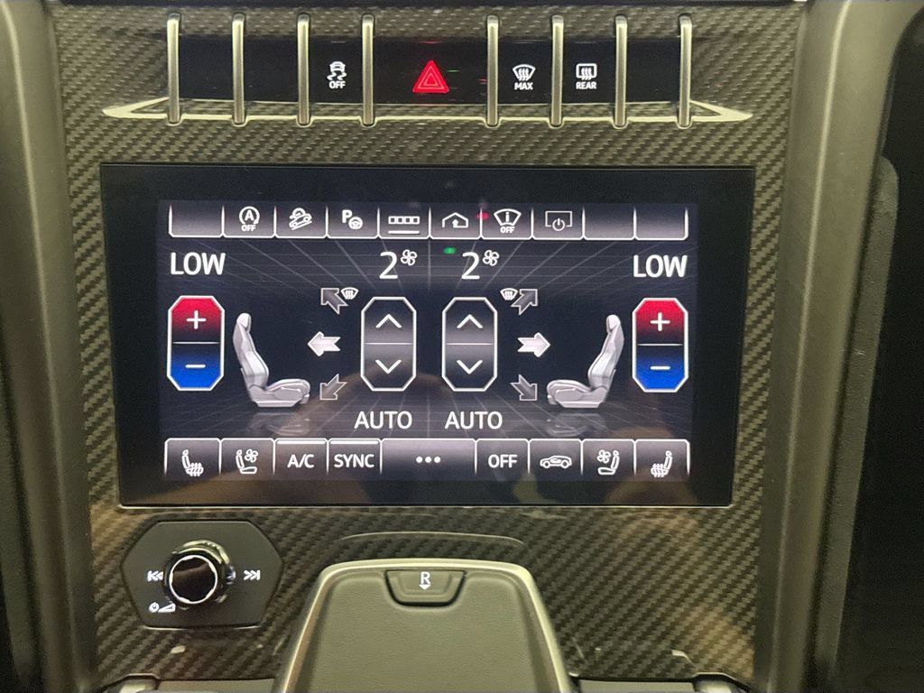 Used 2024 Lamborghini Urus Performante AWD/4WD image 16