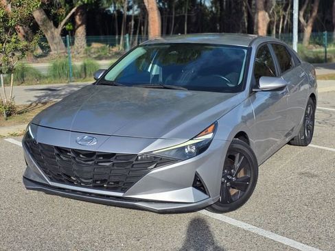 Used 2021 Hyundai Elantra SEL w/ Convenience Package image 5