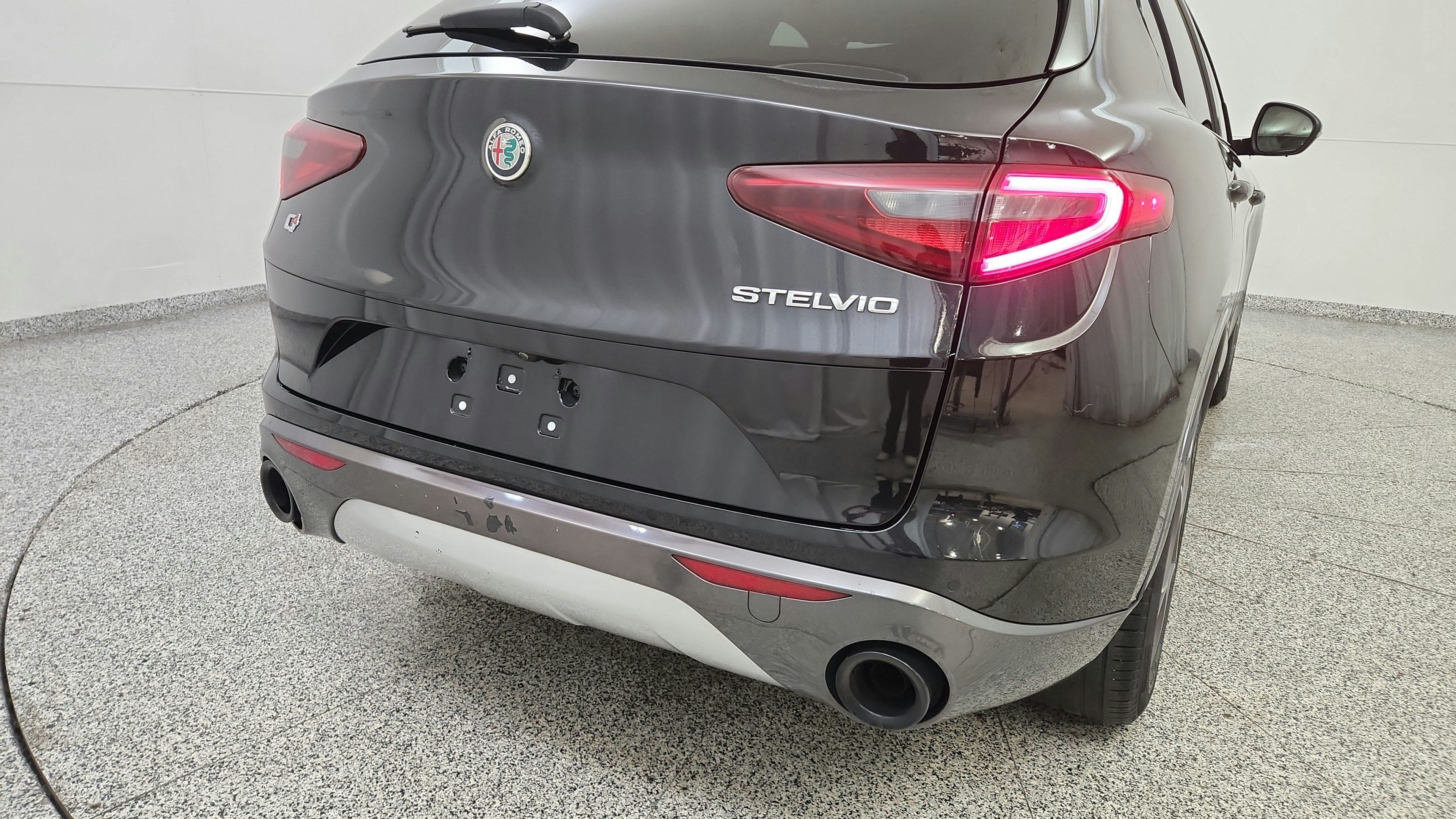 Used 2023 Alfa Romeo Stelvio Ti AWD/4WD image 31