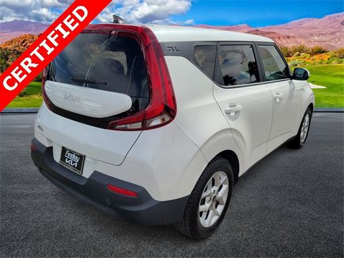 Certified 2022 Kia Soul LX w/ Technology Package image 4
