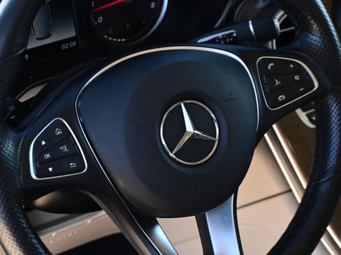 Used 2019 Mercedes-Benz GLC 300 4MATIC image 19