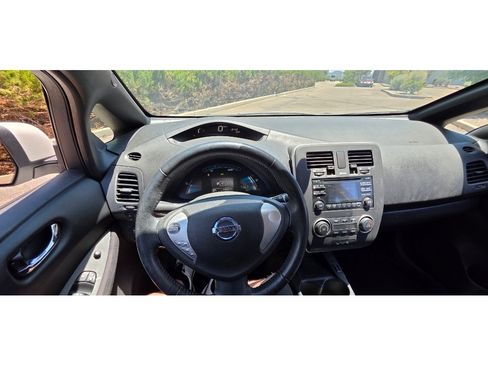 Used 2013 Nissan Leaf S FWD image 4