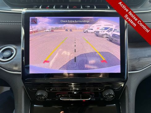 Used 2023 Jeep Grand Cherokee Limited w/ Black Appearance Package image 30