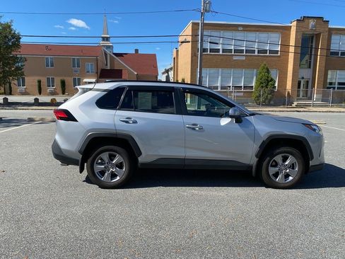 Used 2024 Toyota RAV4 XLE w/ Convenience Package image 4