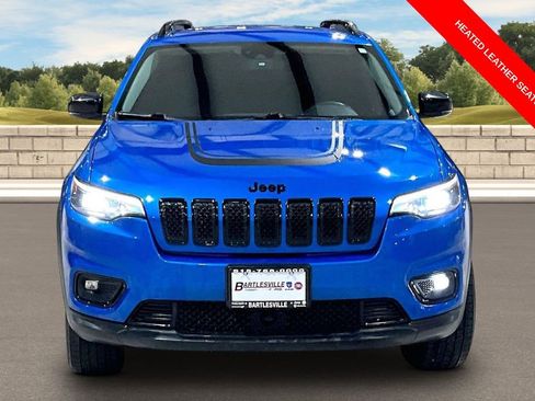 Used 2022 Jeep Cherokee Latitude AWD/4WD image 3