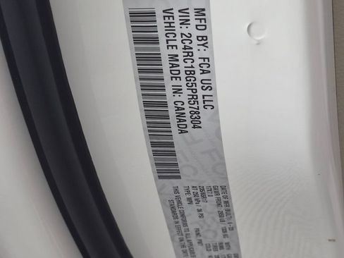 Used 2023 Chrysler Pacifica Touring-L FWD image 37