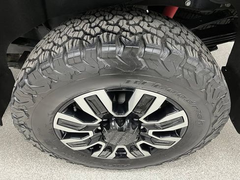Used 2024 GMC Sierra 3500 Denali Ultimate AWD/4WD image 16