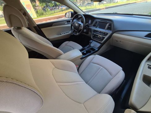 Used 2017 Hyundai Sonata SE w/ Cargo Package FWD image 11
