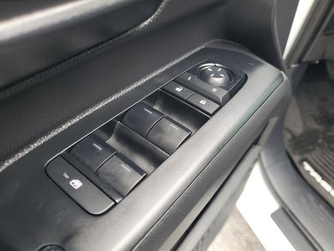 Used 2024 Toyota Tacoma SR image 11