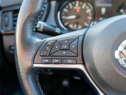 Used 2019 Nissan Rogue SV image 26