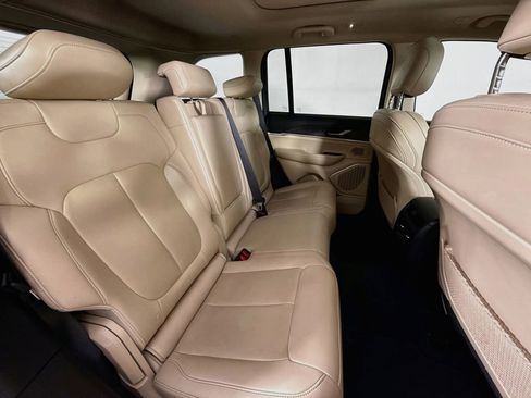 Used 2022 Jeep Grand Cherokee Limited AWD/4WD image 29